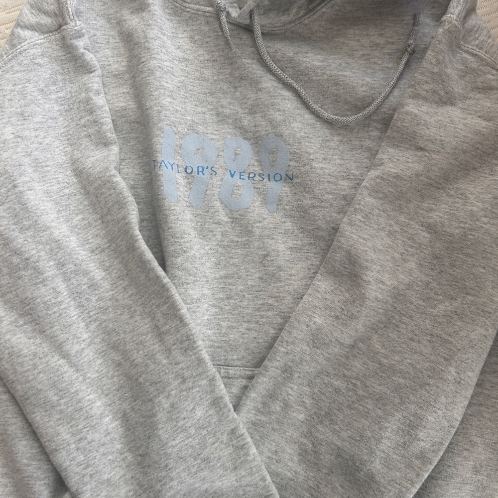 FROM THE VAULT PHOTO 1989 (TAYLOR'S VERSION) GRAY HOODIE